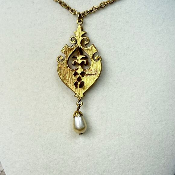 Vintage 70s Coro Red Enamel Gold Tone Pendant Necklace Romantic Goth Victorian - Picture 5 of 8